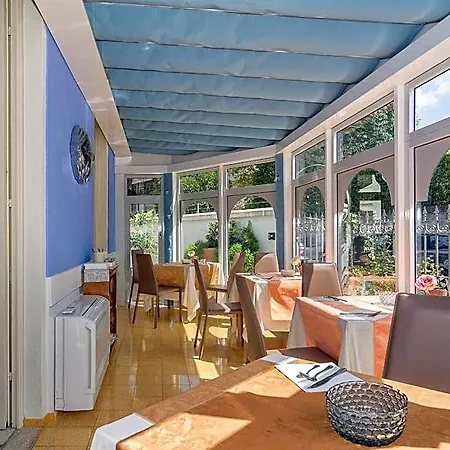 לינה וארוחת בוקר In Azzurro Maison De Charme לוקה